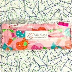 B106 #2 Colorful Birds on Pink Face Mask